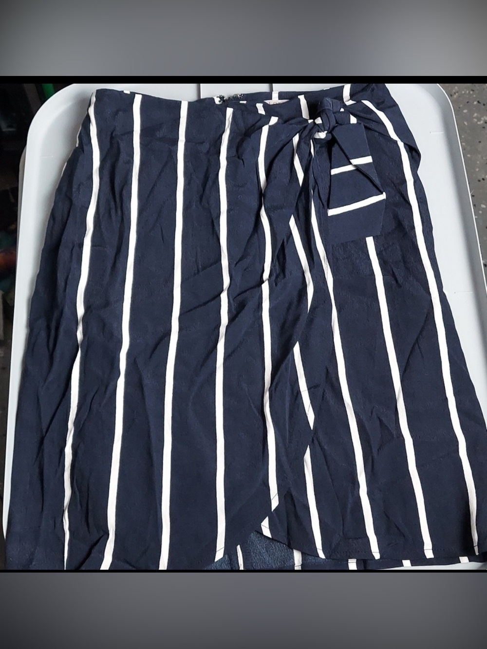 Striped Split Front Skirt with Bow Accent by Loft size 00p | NWOT